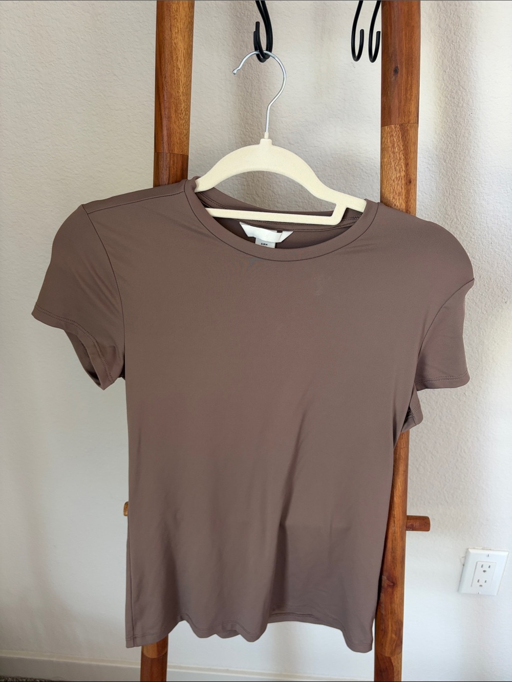 H&M Short Sleeve Seamless Crewneck Tee in Taupe Brown